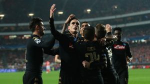 Champions League - Napoli agli ottavi, goleade per Barcellona e Arsenal