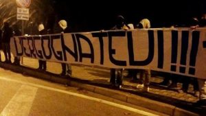 tifosi del Pescara in protesta