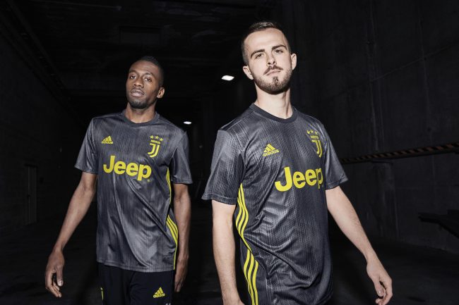 Juventus - Presentata la terza maglia per la stagione 2018/2019