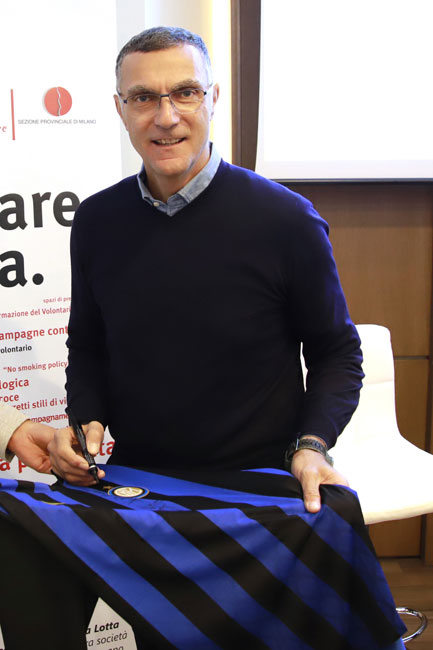 La Maglia Autografata Da Beppe Bergomi Per Sostenere Lilt Milano