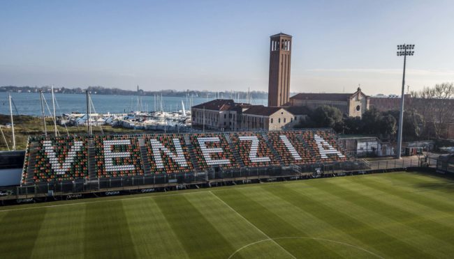 Serie B, Venezia: "Nessun club sia retrocesso senza giocare"