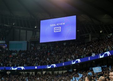 Dalla Francia: "UEFA pronta a concludere la Champions senza VAR"