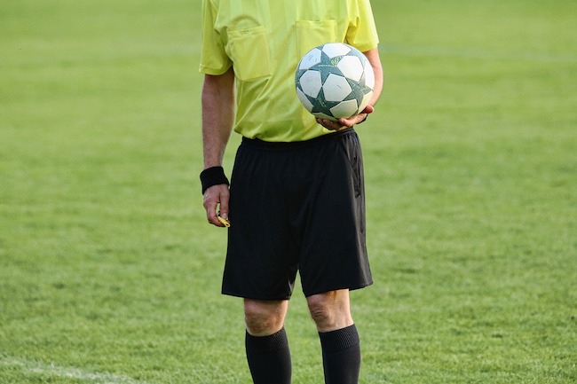 arbitro centrocampo