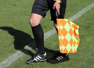 football guardialinee arbitro