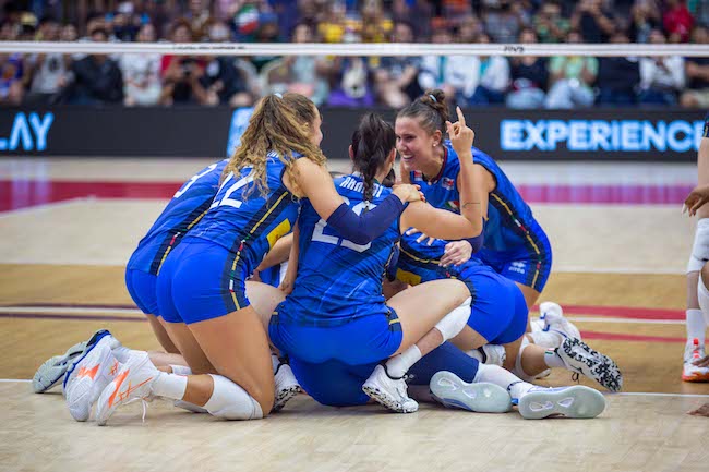 italia volley esulta dopo brasile