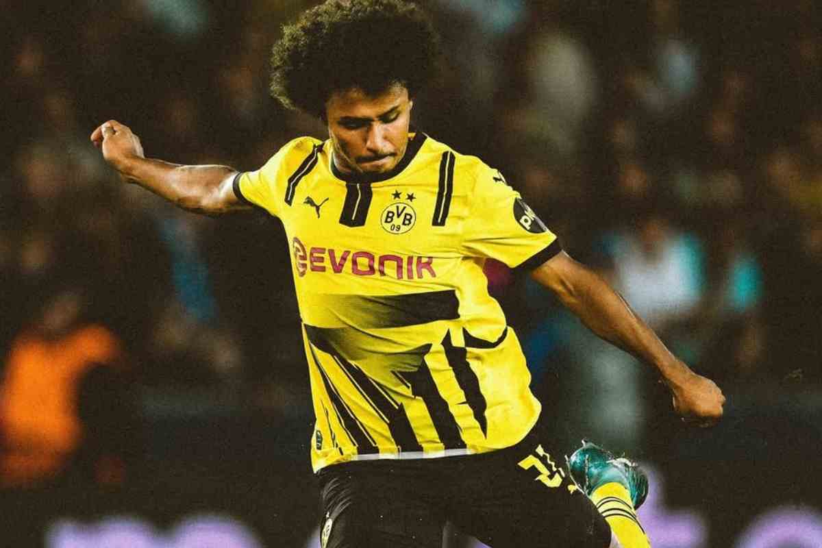 Karim Adeyemi in campo con il Borussia Dortmund