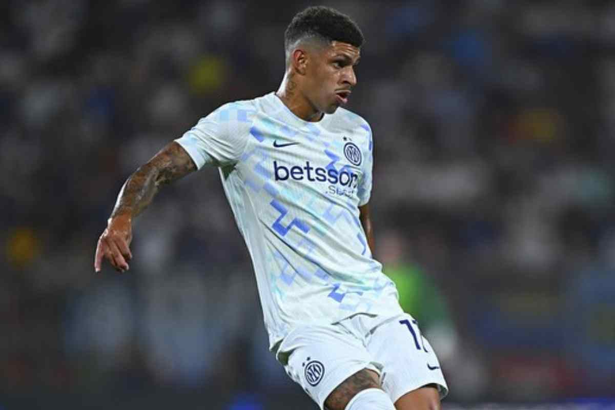 Luis Henrique in campo con l'Inter 