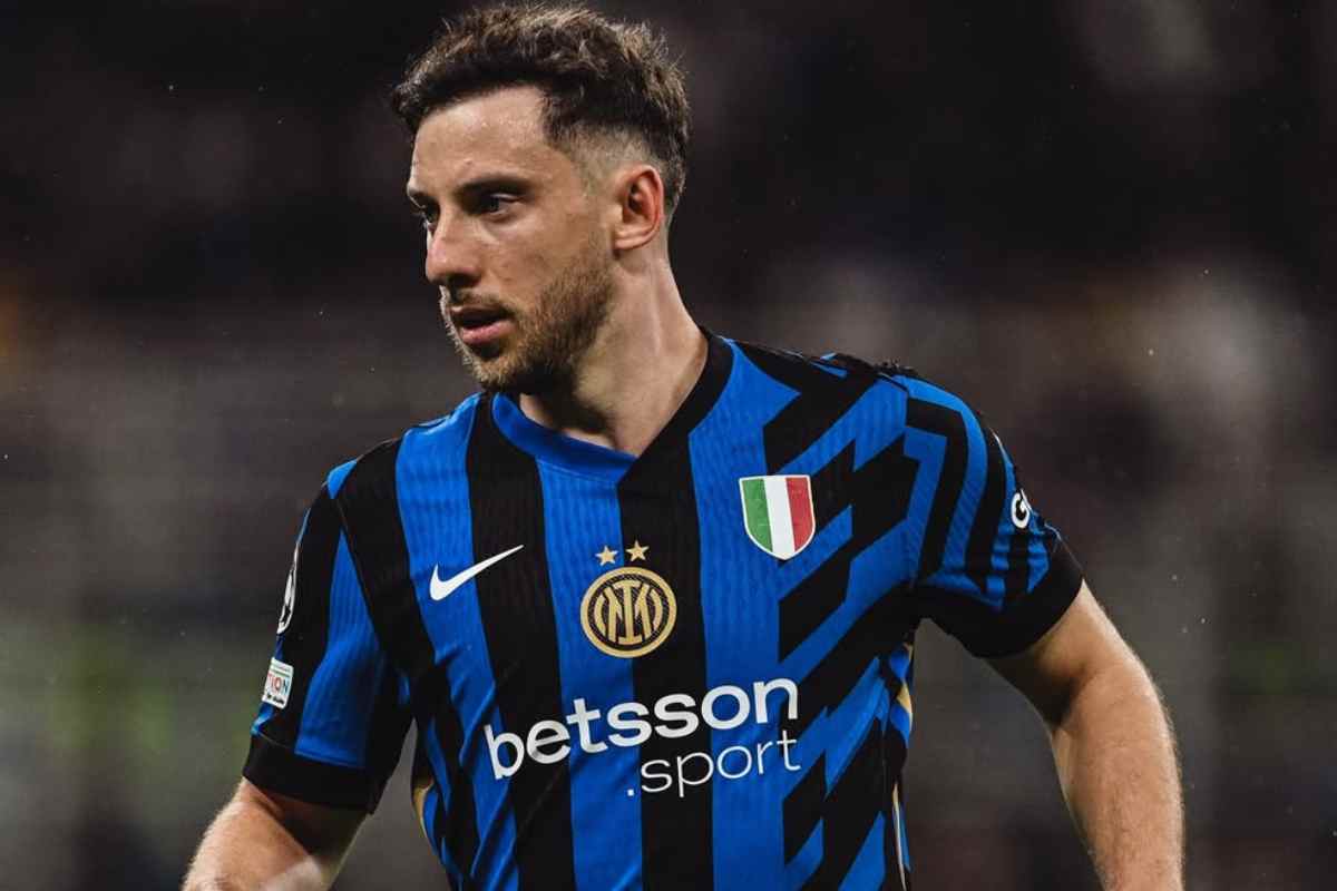 Carlos Augusto in campo con l'Inter