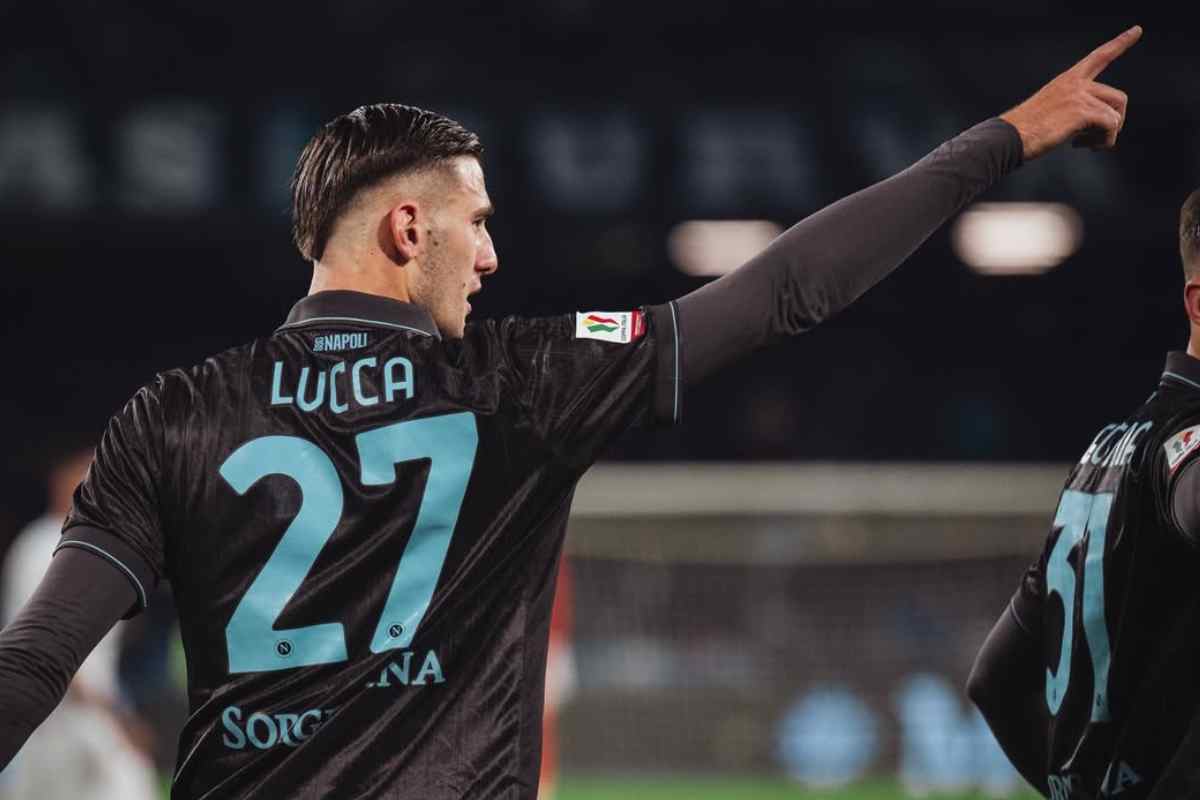 Lorenzo Lucca in campo con il Napoli