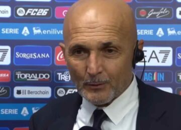 Luciano Spalletti sorride durante l'intervista