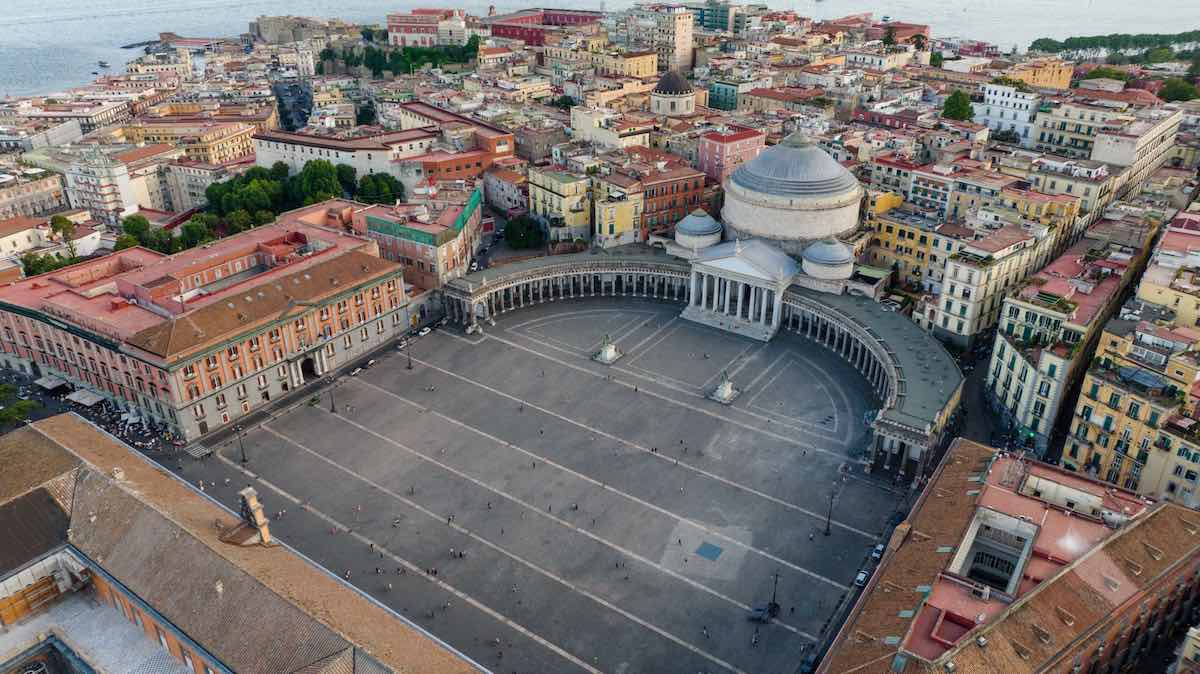 piazza del plebiscito napoli